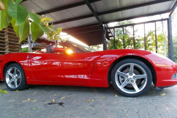 Cận cảnh xe thể thao Chevrolet Corvette C6 hiếm tại Sài Gòn 3