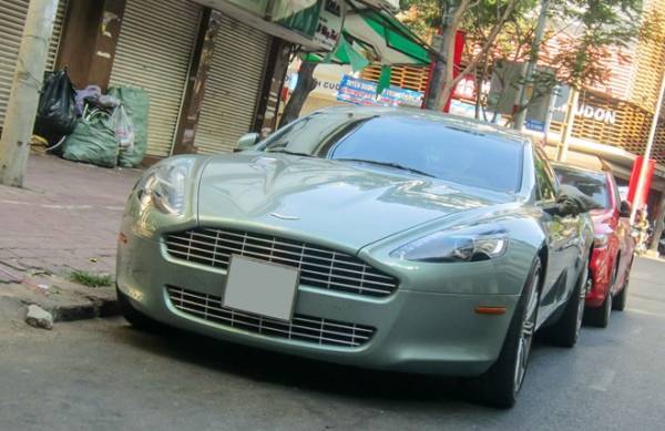 Siêu xe Aston Martin Rapide tái xuất trên đường Sài Gòn 3