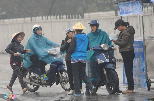 Cháy vé đẹp khán đài B trận Olympic Việt Nam - Indonesia 2