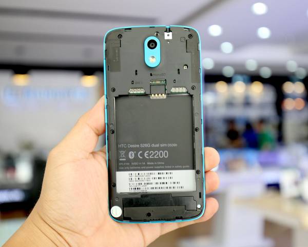 Đập hộp smartphone tầm trung mới nhất của HTC - Desire 526G 14