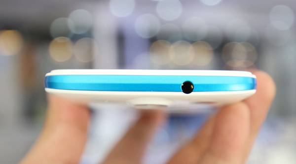 Đập hộp smartphone tầm trung mới nhất của HTC - Desire 526G 8