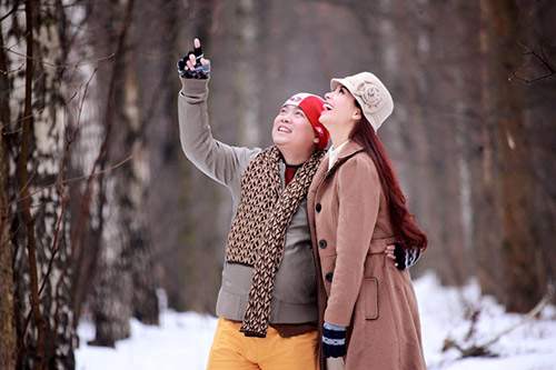 Vợ chồng Thúy Hạnh - Minh Khang lãng mạn trên tuyết 3