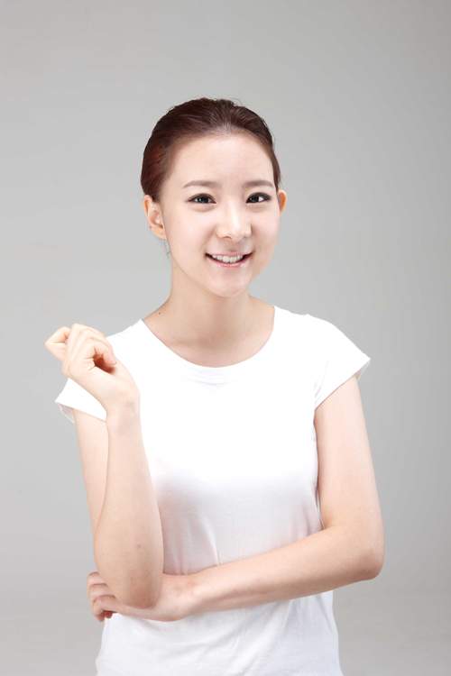 Thiếu nữ Hàn Quốc xinh đẹp hơn nhờ căn chỉnh mặt lệch 9