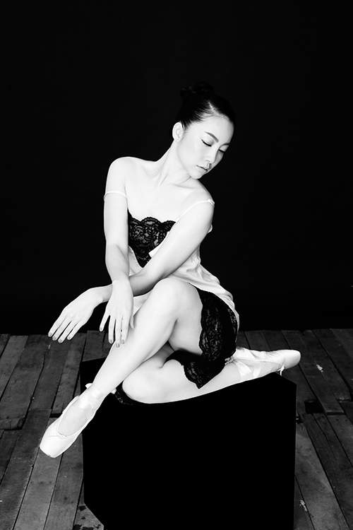 Linh Nga gợi cảm tinh tế trong bộ ảnh ngực trần tập múa 39