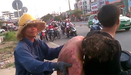 Vụ nổ gần cầu Sài Gòn: Sẽ xử nghiêm tài xế taxi “làm lơ” người bị nạn