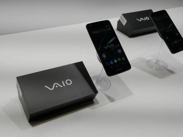 Điện thoại VAIO lõi tứ niêm yết giá bán 9 triệu đồng 2