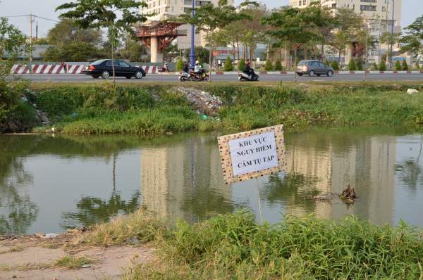 Sau vụ nổ gần cầu Sài Gòn, nhiều người vẫn liều mình giăng câu 3