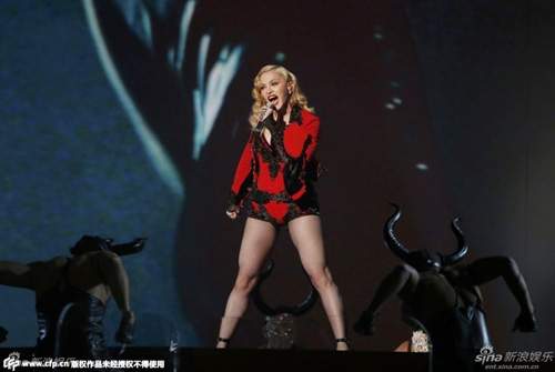 Madonna tung bộ ảnh "đá đểu" phim 50 sắc thái 4