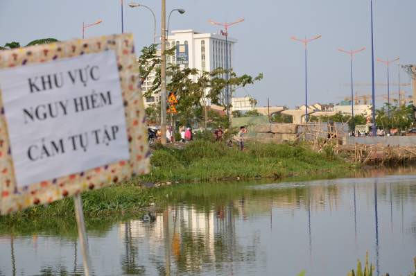 Sau vụ nổ gần cầu Sài Gòn, nhiều người vẫn liều mình giăng câu 4