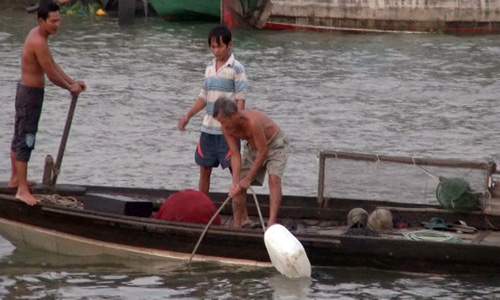 Hai ghe va chạm, 50 tấn lúa chìm dưới đáy sông 2