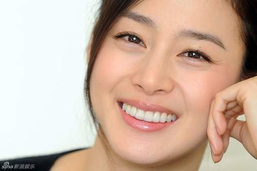 Kim Tae Hee trang điểm nhẹ để tôn vẻ đẹp tự nhiên 6