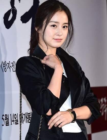 Kim Tae Hee trang điểm nhẹ để tôn vẻ đẹp tự nhiên 5