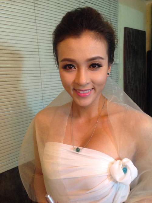 Cô gái cạo đầu trọc gây "sốt" Vietnam Idol 2015 36