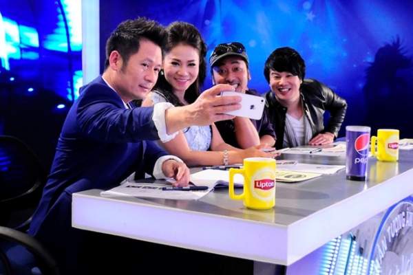 Hoa khôi Sao Mai điểm hẹn bế con đi thi Vietnam Idol 5