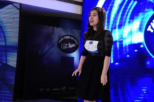 Hot girl 9X bồng con đi thi Vietnam Idol 8