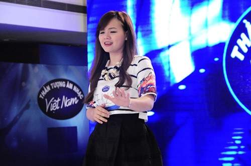 Hot girl 9X bồng con đi thi Vietnam Idol 3
