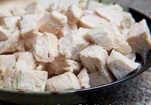 Cách làm salad nho thịt gà chống ngán cho bữa cơm Tết 6
