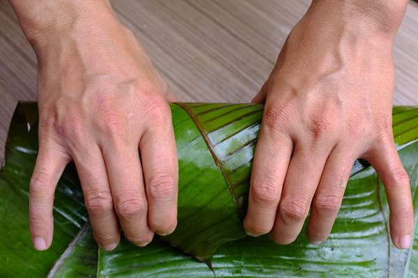 Học cách làm giò thủ bằng tay ngon sần sật ăn Tết 11