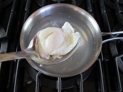 Cách làm trứng chần đúng kiểu cực nhanh và đơn giản 6