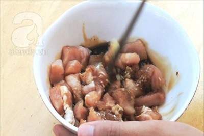 Cách làm cơm trộn thịt kho kiểu Thái ăn trưa 3