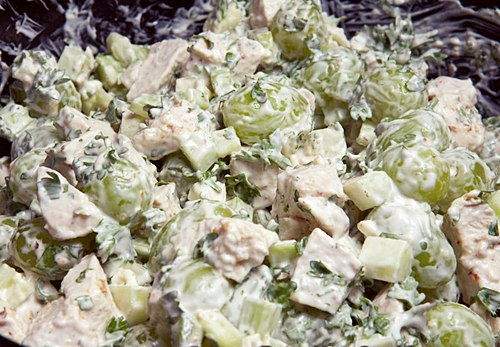 Cách làm salad nho thịt gà chống ngán cho bữa cơm Tết 11