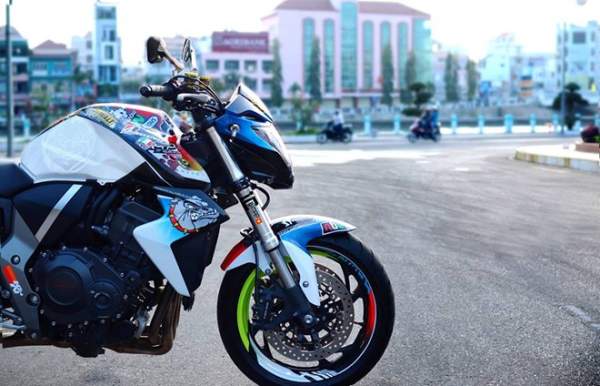 Honda CB1000R sơn dàn áo trẻ trung của biker Phan Thiết 4