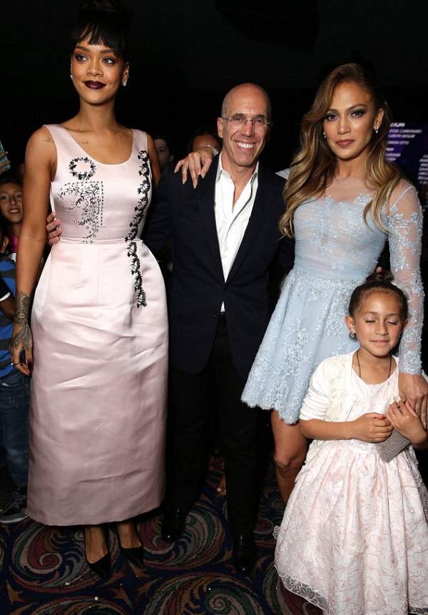 Rihanna thân thiết với con của Jennifer Lopez 6