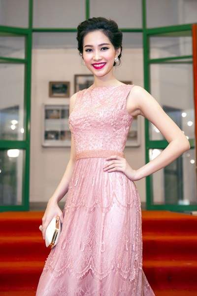 Hoa hậu Việt diện đầm hồng pastel ngọt ngào trên thảm đỏ 6