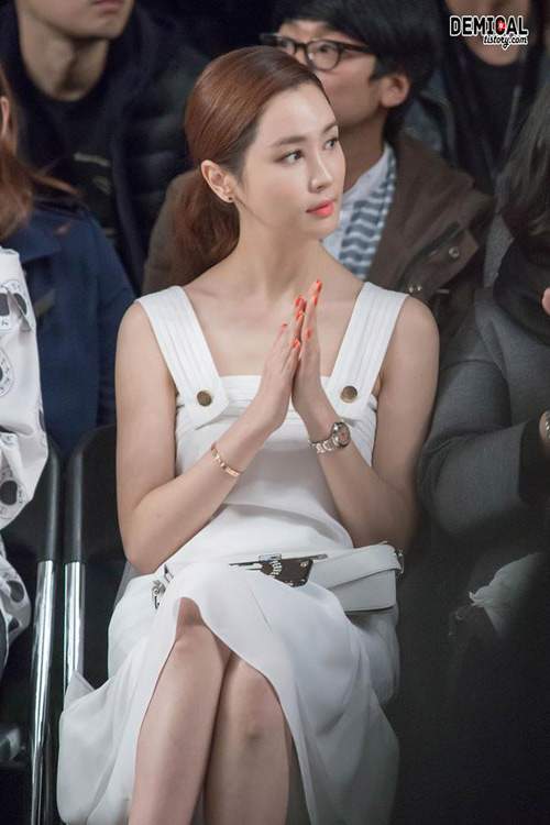 Lee Da Hae khoe vóc dáng và vẻ đẹp như Hoa hậu 9
