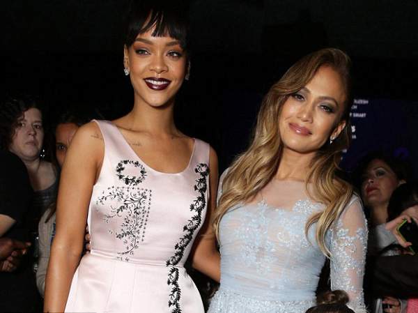 Rihanna thân thiết với con của Jennifer Lopez 4