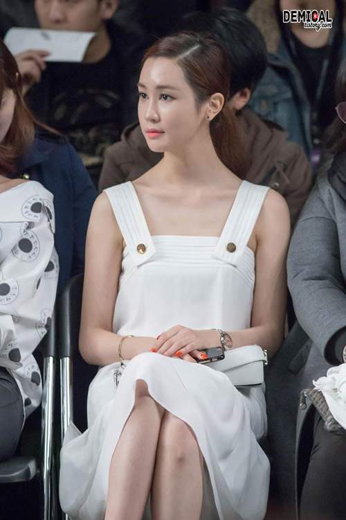 Lee Da Hae khoe vóc dáng và vẻ đẹp như Hoa hậu 12