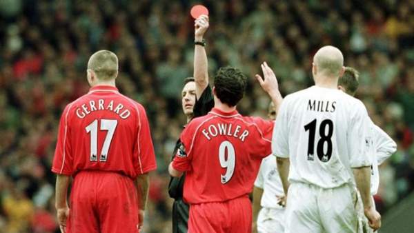 8 chiếc thẻ đỏ trong sự nghiệp của Steven Gerrard 2