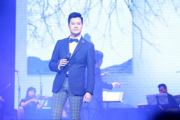 Hồng Nhung thay hai bộ váy trong đêm nhạc Phú Quang 6