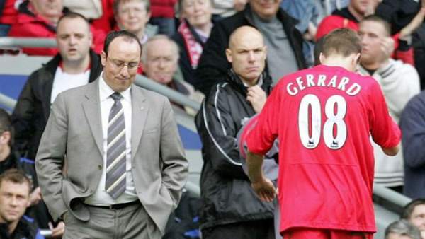 8 chiếc thẻ đỏ trong sự nghiệp của Steven Gerrard 5