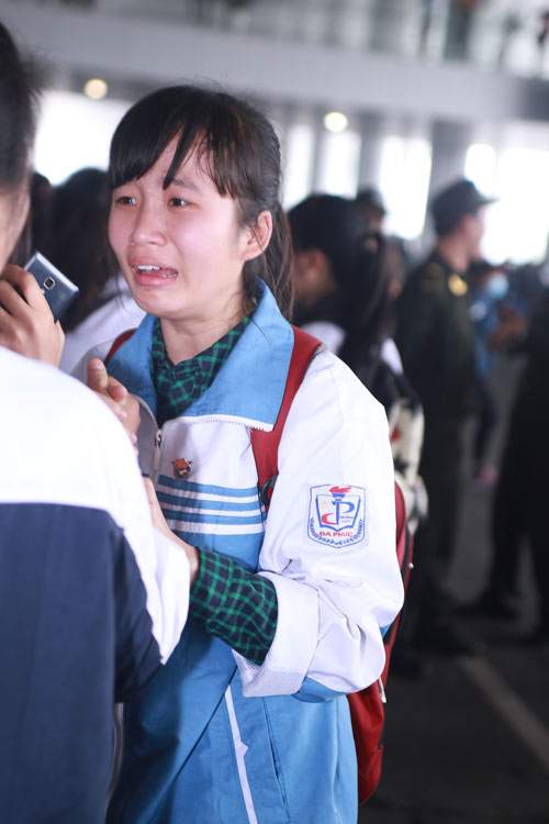 Fan Việt "khóc ngất" khi được gặp EXO 9
