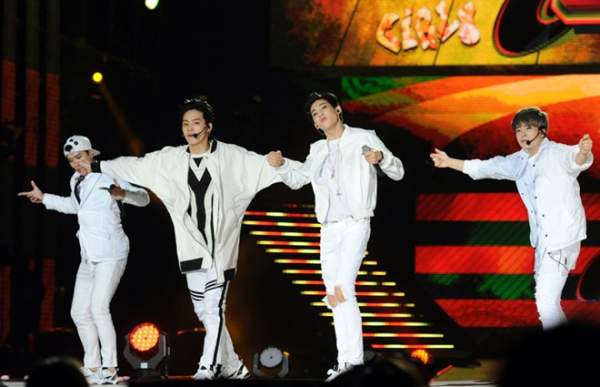 EXO, SHINee chinh phục khán giả bằng hit nhạc Việt 6