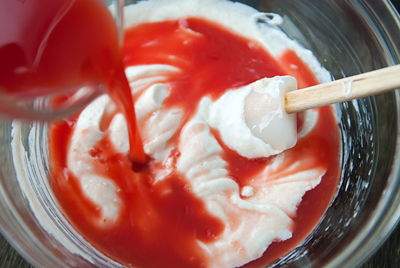 Cách làm kem sữa chua dưa hấu đơn giản cho da tươi tắn 4