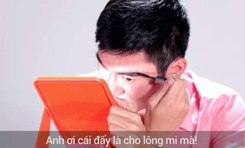 "Cười ra nước mắt" với clip đàn ông tự tay trang điểm 12