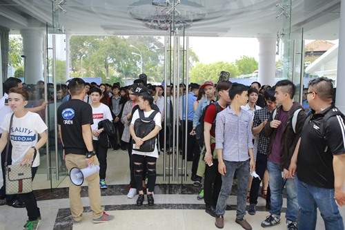 Hàng ngàn thí sinh vẫn dự tuyển mặc "số phận" VN Idol 2