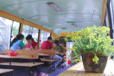 Biến xe bus thành quán cafe có một không hai ở Hà Nội 2
