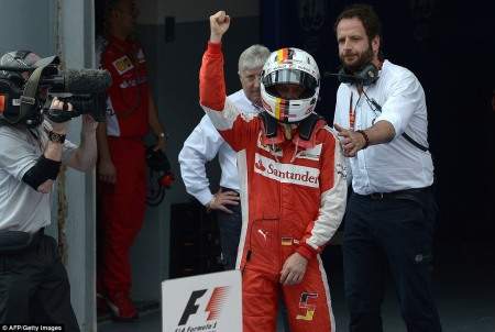 Vettel ngắt mạch chiến thắng của Mercedes 13