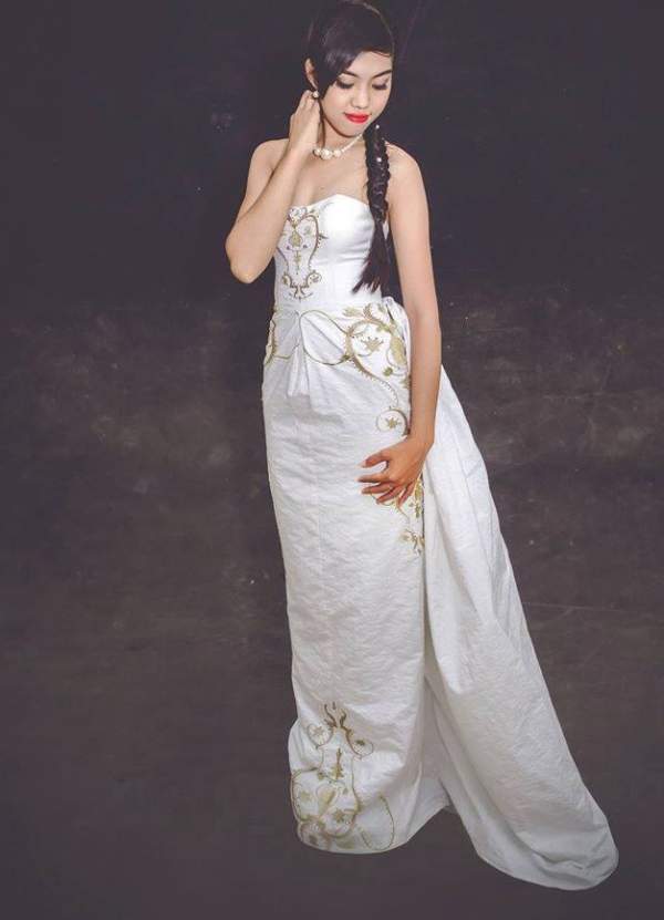 Những màn khoe dáng gây cười của thí sinh Next Top Model 10