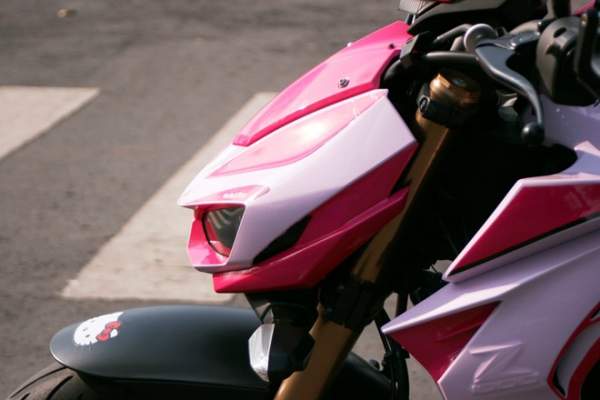 Kawasaki Z1000 màu hồng Hello Kitty của biker 9x 3
