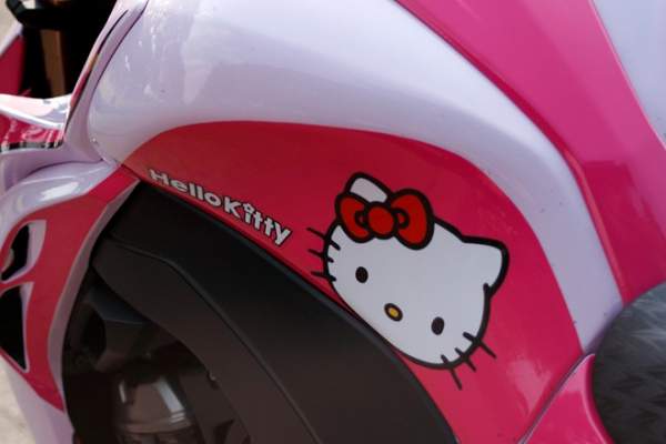 Kawasaki Z1000 màu hồng Hello Kitty của biker 9x 5