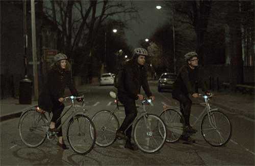 Phát minh mới: sơn phản quang đặc biệt cho người đi xe đạp trong đêm 2