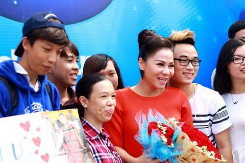 Vietnam Idol 2015: Thu Minh "bầu bí" vẫn nhiệt tình chấm thi 3