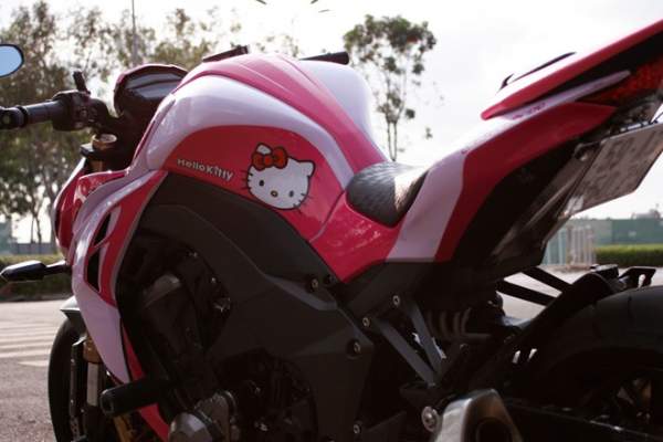 Kawasaki Z1000 màu hồng Hello Kitty của biker 9x 4