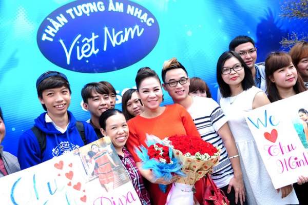 Thu Minh xách túi gần nửa tỷ đi chấm Vietnam Idol 6