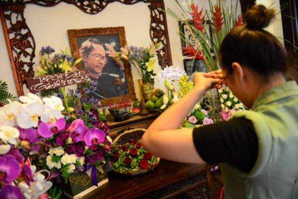 Hàng trăm người thắp hương tưởng nhớ nhạc sĩ Trịnh Công Sơn 9