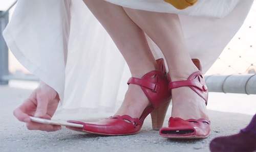 Video: Đôi giày chụp ảnh “tự sướng” bá đạo nhất 4